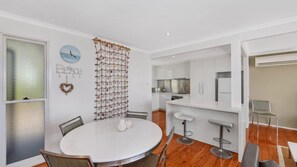 Dining - Jewel on the Glade - 1 Min Walk to the Beach (COPACABANA)