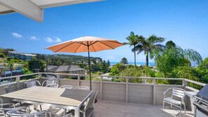 Outdoor dining - Jewel on the Glade - 1 Min Walk to the Beach (COPACABANA)