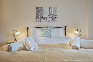 3 Schlafzimmer, Schreibtisch, Bügeleisen/Bügelbrett, Reisekinderbett