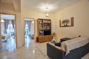 Een smart-tv en boeken