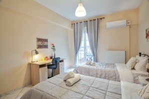 3 Schlafzimmer, Schreibtisch, Bügeleisen/Bügelbrett, Reisekinderbett