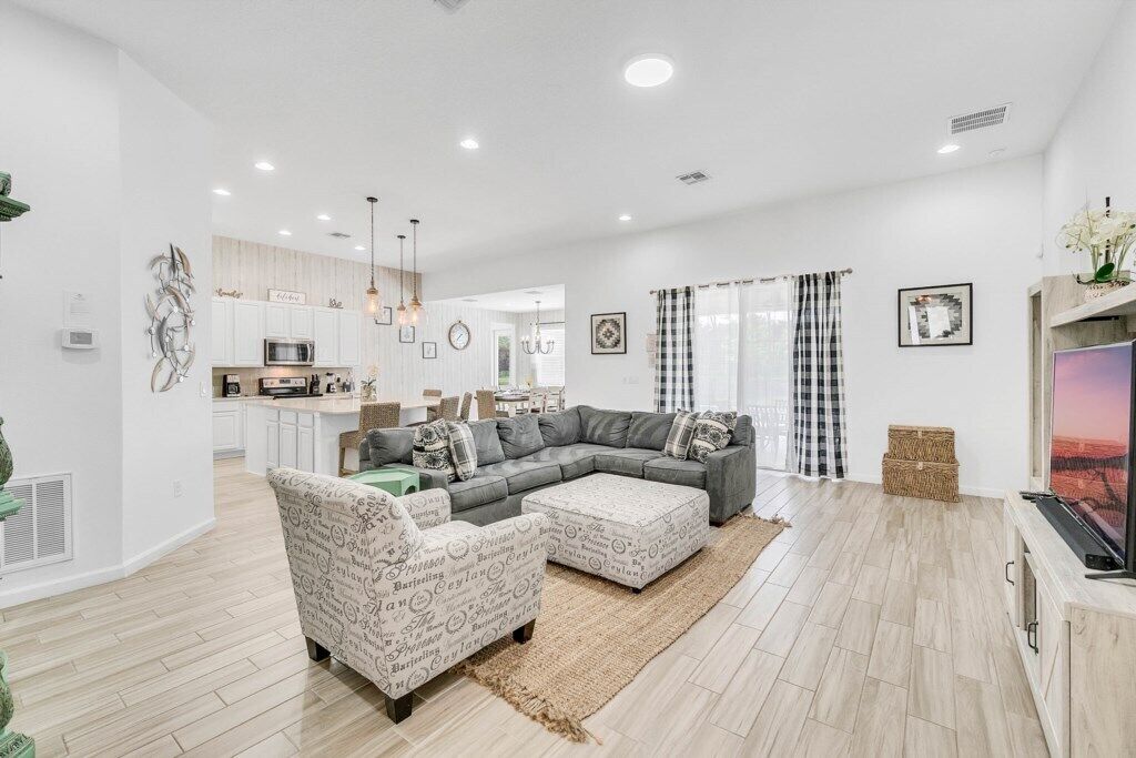 5 Bedrooms / 5 Bathrooms / Sonoma (3891 OA)