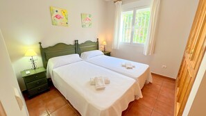 3 chambres, fer et planche à repasser, accès au Wi-Fi (inclus)