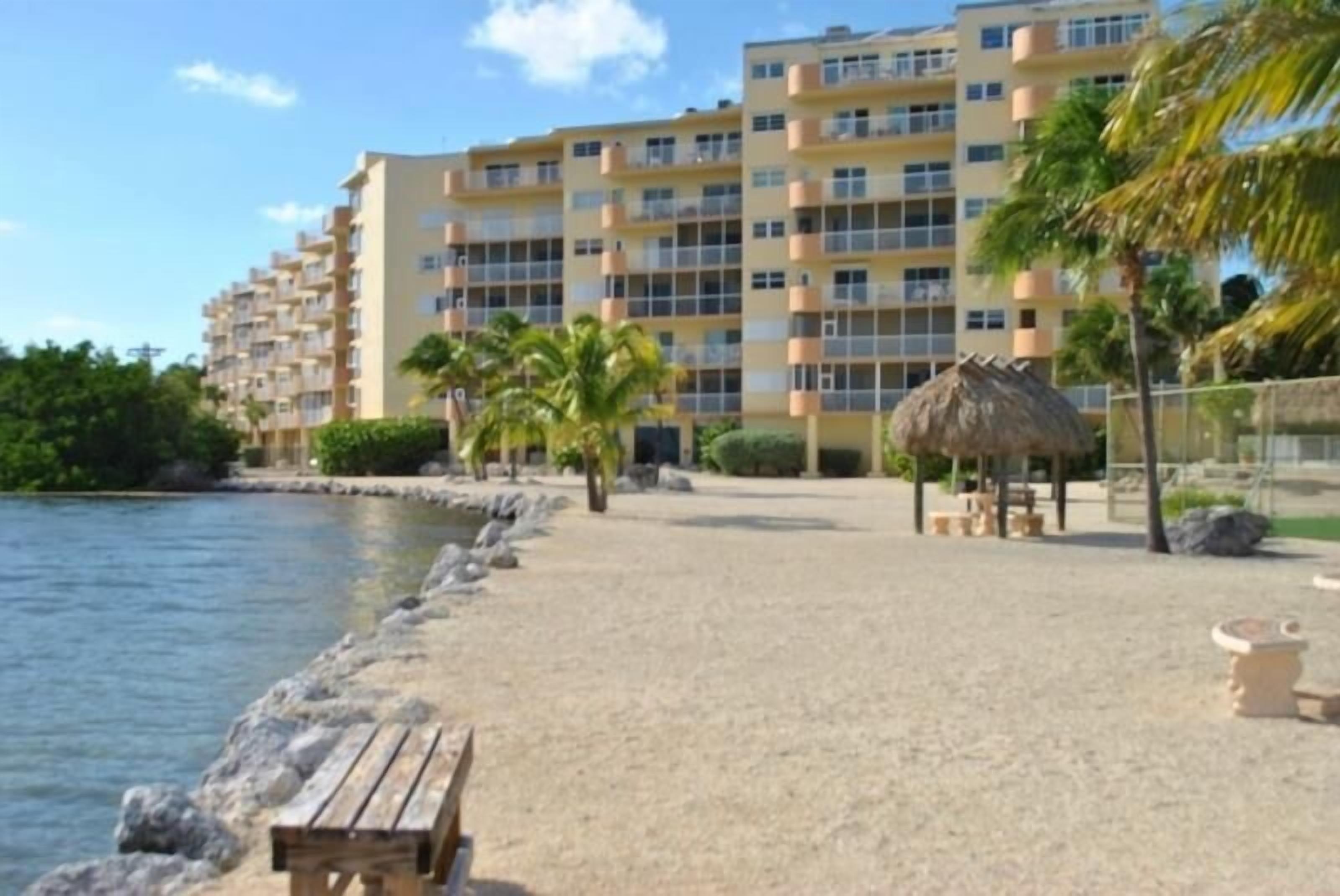 Wonderful 2 Bedroom Condo with Ocean Views