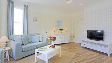 TV connectée, lecteur de DVD, livres