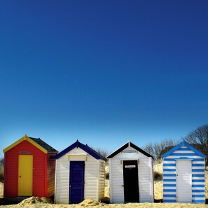 Exterior - The Pier - luxury hotel style, central apartment with fantastic sea views (Southwold)