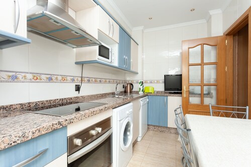 NEXT TO THE CENTER, IDEAL FAMILIES AND GROUPS, 7 HAB. 