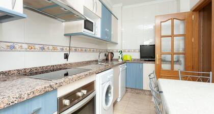 NEXT TO THE CENTER, IDEAL FAMILIES AND GROUPS, 7 HAB.