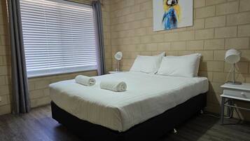 3 bedrooms, iron/ironing board, WiFi, bed sheets