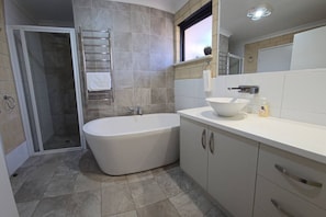 Bathtub, free toiletries, hair dryer, towels