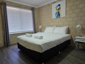 3 chambres, fer et planche à repasser, Wi-Fi, draps fournis