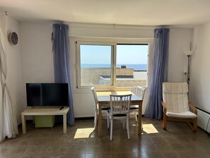 Dining - APARTMENT AT WALKING DISTANCE FROM THE BEACH AND POOL (Sant Feliu de Guíxols)