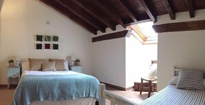 12 habitaciones, tabla de planchar con plancha, internet y ropa de cama 