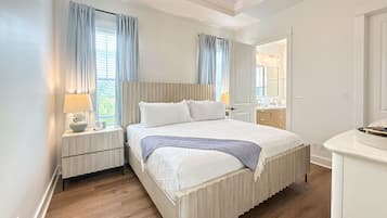 3 sovrum, skrivbord, strykjärn/strykbräda och resesäng