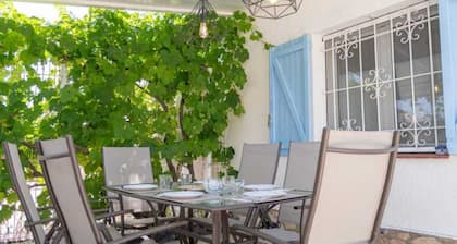 House in perfect condition, quiet area 750m from the beach, close to supermarkets.