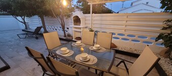 Haus in einwandfreiem Zustand, sehr ruhige Lage am 750m Strand, in der Nähe von Supermärkten. 