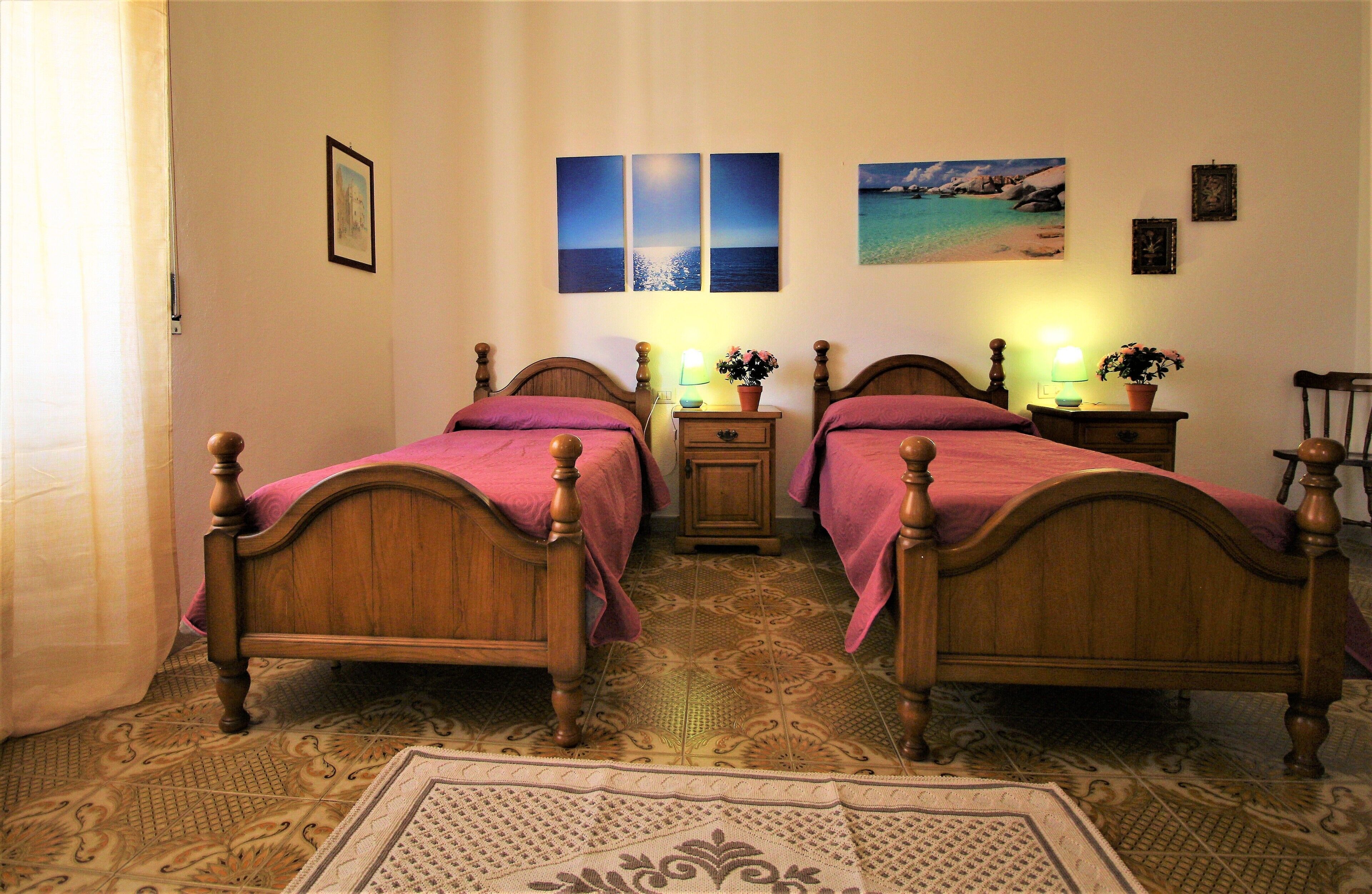 Large three-room apartment just steps from the sea