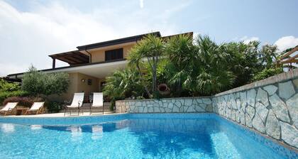 beautiful detached villa with private pool wi-fi