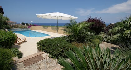 schöne freistehende Villa mit privatem Pool Wi-Fi