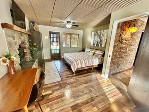 3 bedrooms, desk, iron/ironing board, travel crib