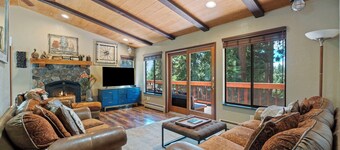 Zephyr's Whisper! Lake Views, Hot Tub, King Beds