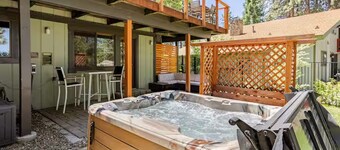Zephyr's Whisper! Lake Views, Hot Tub, King Beds