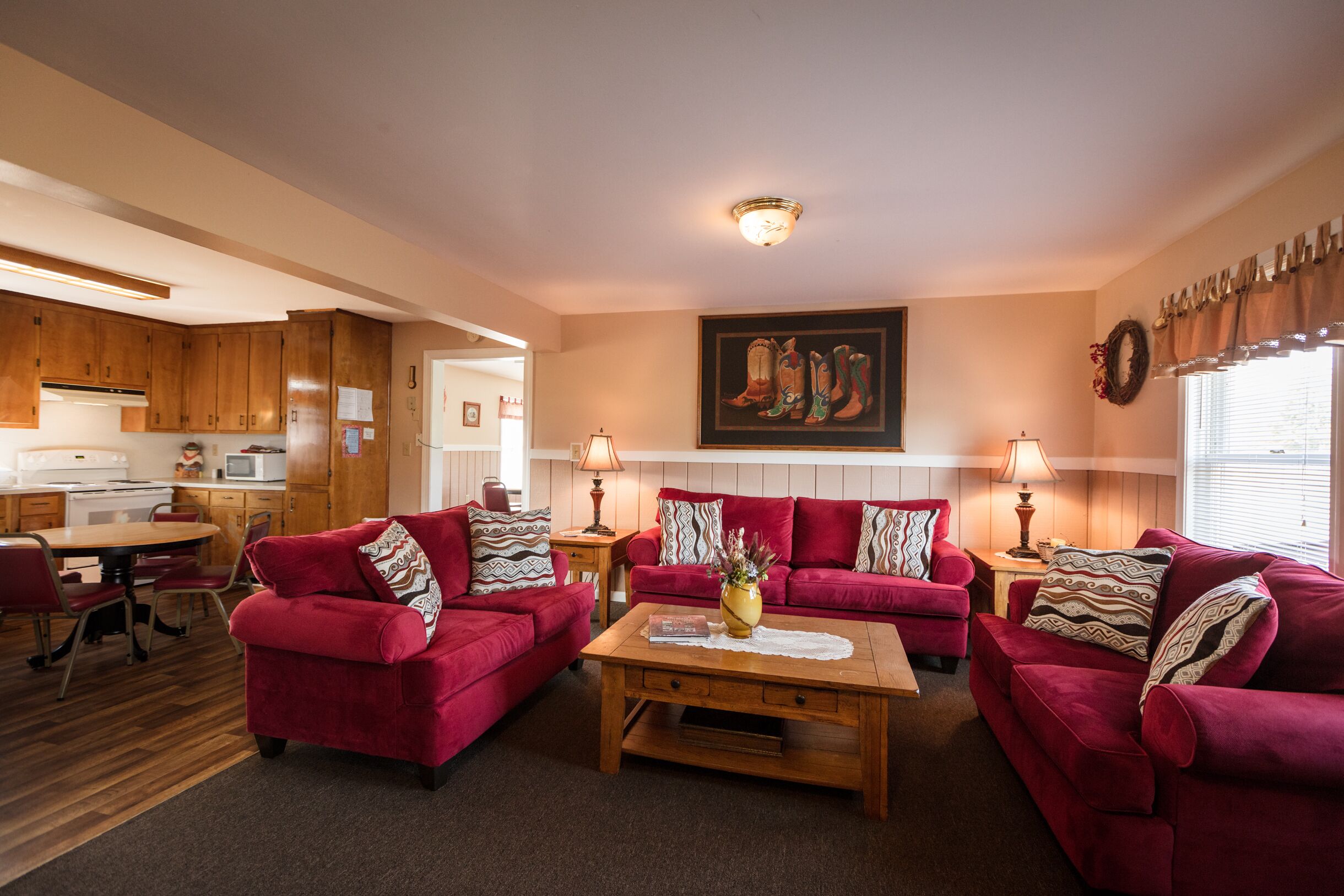 10-bed Bunk House w/ hot tub @ River's Bend Ranch; trail rides available onsite.