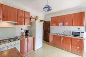 Een oven, een diepvriezer