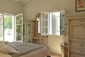 4 bedrooms, internet, bed sheets