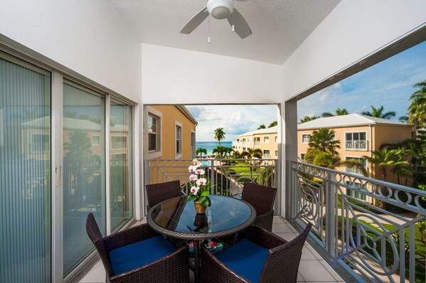 Outdoor dining - Regal Beach Club #232 (Seven Mile Beach)