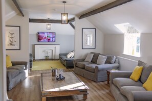 Living area - Corffe Cottages, Spacious country cottage, heated Indoor pool (Barnstaple)