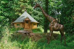 Outdoor dining - Corffe Cottages, Spacious country cottage, heated Indoor pool (Barnstaple)