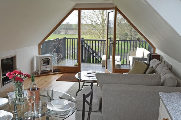 TV, DVD player - Miller's Loft - Luxury open plan loft living for two in stunning Norfolk countryside (Erpingham)