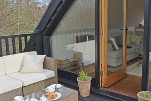 Terrace/patio - Miller's Loft - Luxury open plan loft living for two in stunning Norfolk countryside (Erpingham)