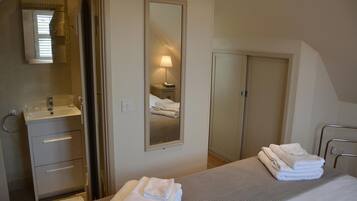 1 bedroom, iron/ironing board, internet