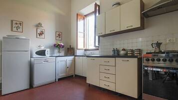 Réfrigérateur, micro-ondes, four, lave-vaisselle