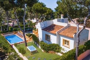 Unclassified image, 2 of 25, button