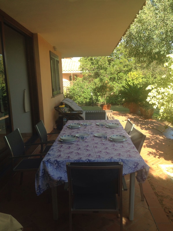 Outdoor dining