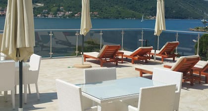 Dram Vacation Apartments- Rotes Studio