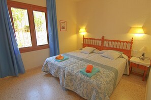 1 chambre, fer et planche à repasser, accès au Wi-Fi (inclus)