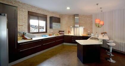 Casa rural (alquiler íntegro) El Parador para 2-14 personas