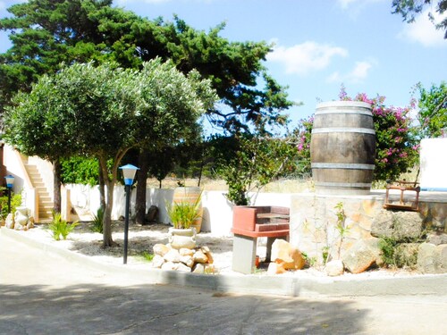 HOUSES PUNTA MONACO, apartment with private garden, internet and free parking.