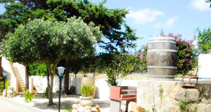 HOUSES PUNTA MONACO, apartment with private garden, internet and free parking.