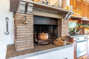 Frigorifero, forno, piano cottura, lavastoviglie