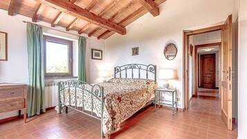 4 Schlafzimmer, Zimmersafe, Bügeleisen/Bügelbrett, Reisekinderbett