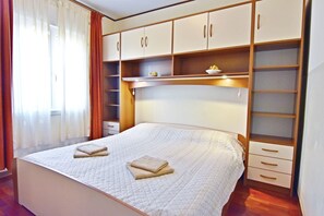 2 bedrooms, free WiFi, bed sheets - Air-conditioned apartment Vlado Umag, WiFi, near the sea, barbecue, parking (Umag)