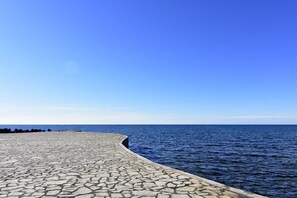 Beach nearby - Air-conditioned apartment Vlado Umag, WiFi, near the sea, barbecue, parking (Umag)