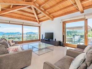 TV, ping pong, stereo