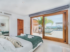 4 Schlafzimmer, Bügeleisen/Bügelbrett, Internetzugang, Bettwäsche