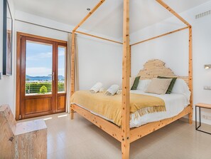 4 quartos, ferros/tábuas de passar roupa, acesso à internet